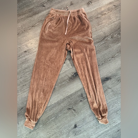 SKIMS Pants - SKIMS Velour Lounge Joggers XS Mocha Brown Soft Cozy Sweatpants